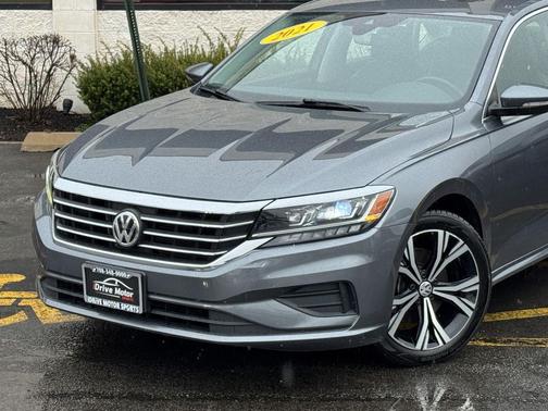 Platinum Gray Metallic 2021 Volkswagen Passat 2.0T SE