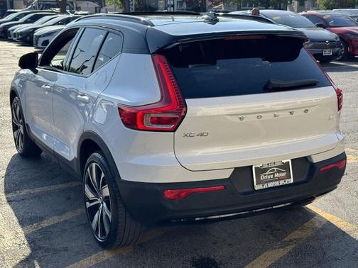 Crystal White Metallic 2021 Volvo XC40 Recharge Pure Electric P8