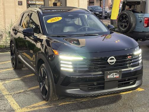 2025 Nissan Kicks SR