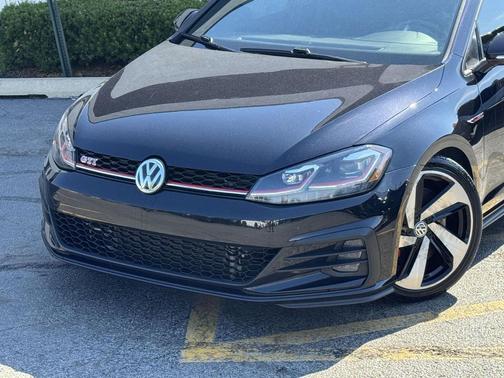 Deep Black Pearl 2019 Volkswagen Golf GTI 2.0T S 4-Door