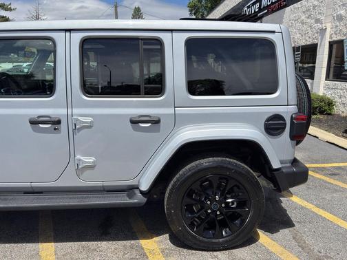 Silver Zynith Clearcoat 2024 Jeep Wrangler 4xe Sahara