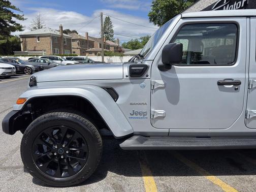 Silver Zynith Clearcoat 2024 Jeep Wrangler 4xe Sahara