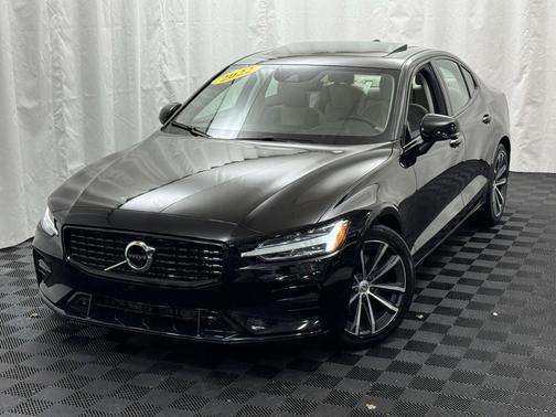 2022 Volvo S60 T5 Momentum