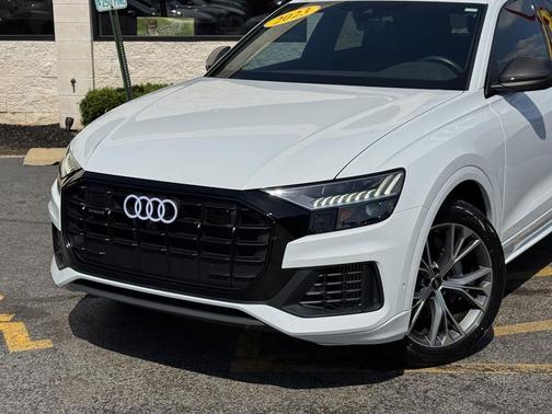 Glacier White Metallic 2023 Audi Q8 55 Premium