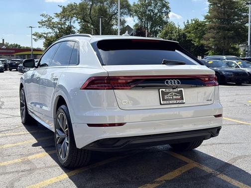 Glacier White Metallic 2023 Audi Q8 55 Premium