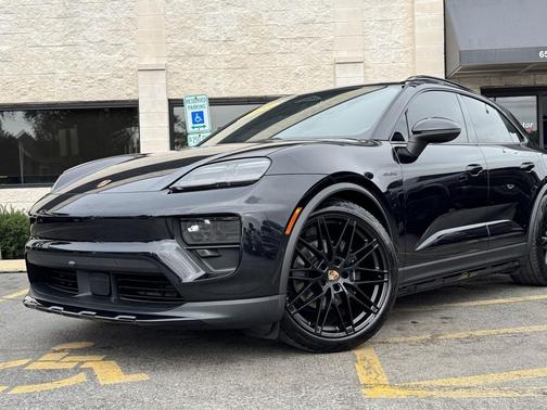 Jet Black Metallic 2025 Porsche Macan Macan Electric 4