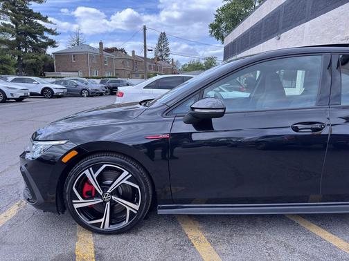 Deep Black Pearl 2024 Volkswagen Golf GTI 2.0T SE DSG
