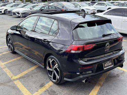Deep Black Pearl 2024 Volkswagen Golf GTI 2.0T SE DSG