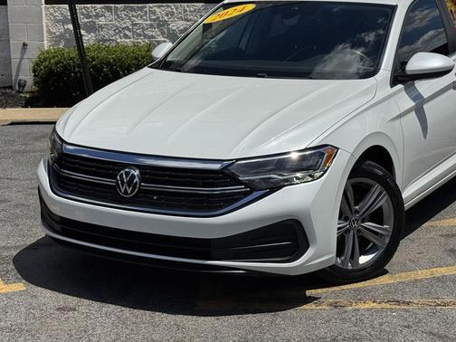 Opal White Pearl 2024 Volkswagen Jetta 1.5T SE