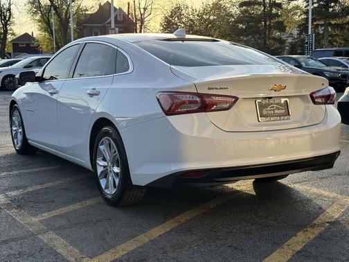 Summit White 2022 Chevrolet Malibu FWD LT