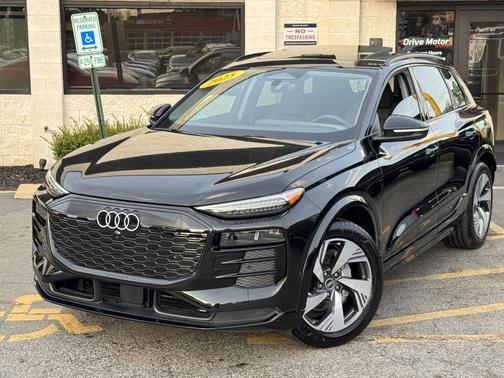 Mythos Black Metallic 2025 Audi Q6 e-tron Prestige quattro