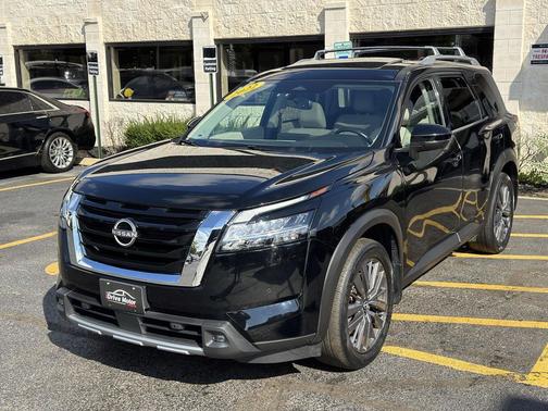 2022 Nissan Pathfinder SL 4WD