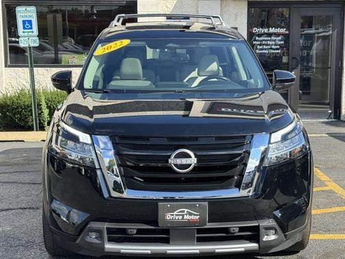2022 Nissan Pathfinder SL 4WD