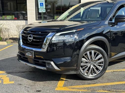2022 Nissan Pathfinder SL 4WD