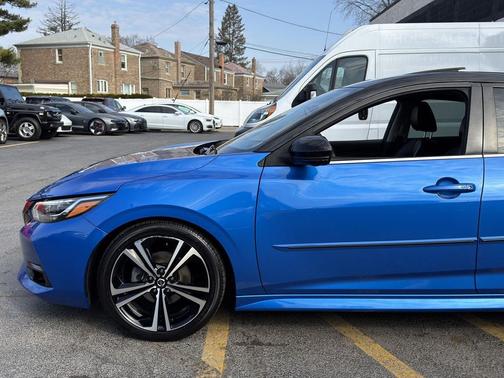 Electric Blue/Super Black 2021 Nissan Sentra SR