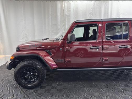 RED 2022 Jeep Gladiator Sport