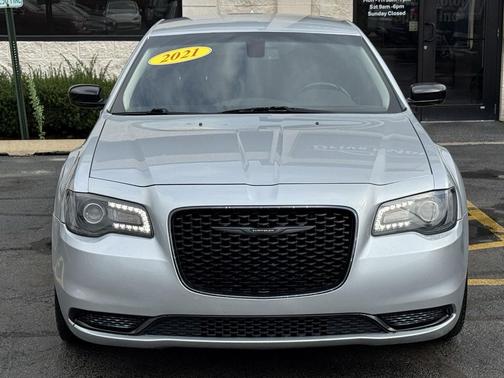 2021 Chrysler 300 Touring