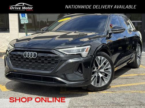 Mythos Black Metallic 2024 Audi Q8 e-tron Premium Plus