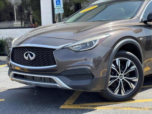 2018 INFINITI QX30 LUXE