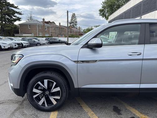 Pyrite Silver Metallic 2021 Volkswagen Atlas Cross Sport 2.0T SE