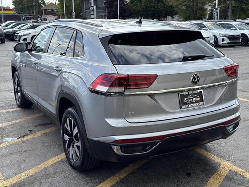 Pyrite Silver Metallic 2021 Volkswagen Atlas Cross Sport 2.0T SE