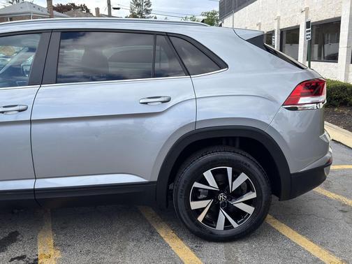 Pyrite Silver Metallic 2021 Volkswagen Atlas Cross Sport 2.0T SE
