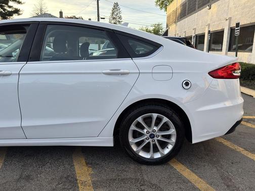 WHITE 2019 Ford Fusion Hybrid SE