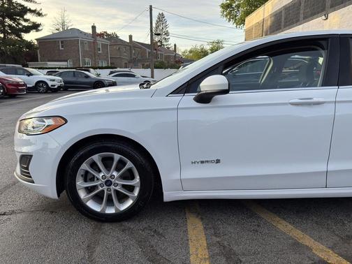 WHITE 2019 Ford Fusion Hybrid SE