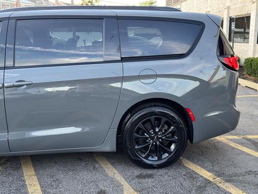 Ceramic Gray Clearcoat 2021 Chrysler Pacifica Touring