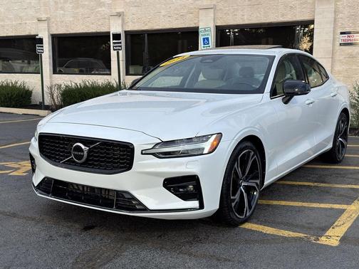 2024 Volvo S60 B5 Core Dark Theme