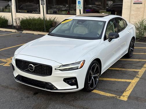 2024 Volvo S60 B5 Core Dark Theme