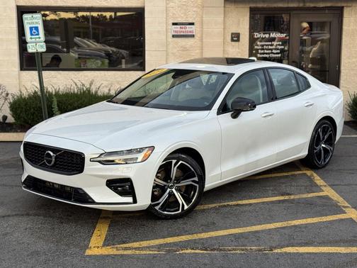 2024 Volvo S60 B5 Core Dark Theme