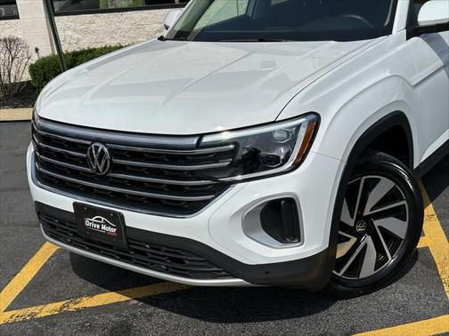 2024 Volkswagen Atlas 2.0T SE w/Technology 4MOTION