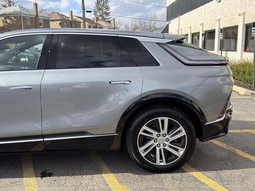 Argent Silver Metallic 2024 Cadillac LYRIQ Tech