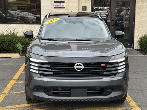 2025 Nissan Kicks SR