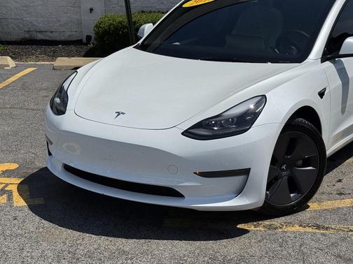 Pearl White Multi-Coat 2023 Tesla Model 3 Standard Range