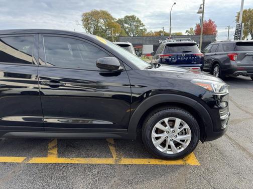 2021 Hyundai TUCSON SE