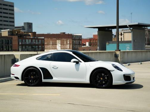 2018 Porsche 911 Carrera