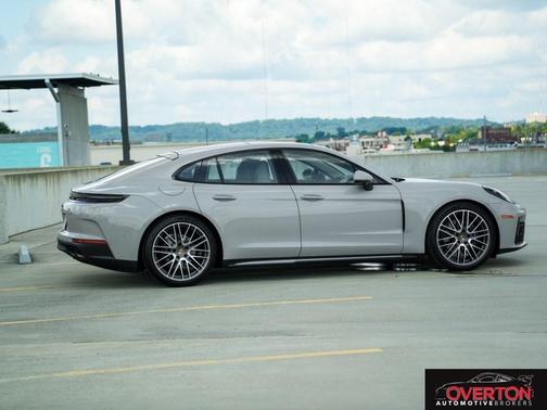2025 Porsche Panamera 4
