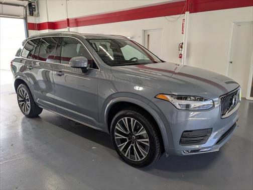 2022 Volvo XC90 T6 Momentum