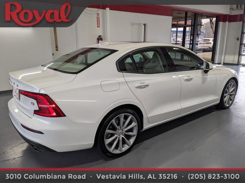 2021 Volvo S60 T5 Momentum