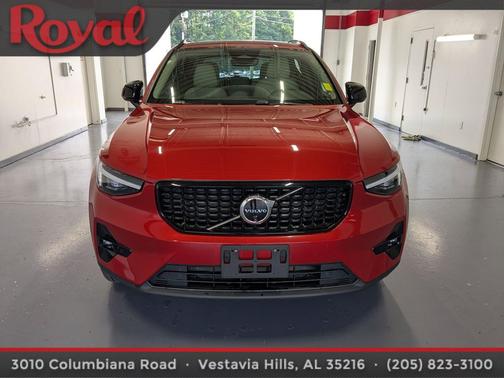 2024 Volvo XC40 B5 Plus Dark Theme