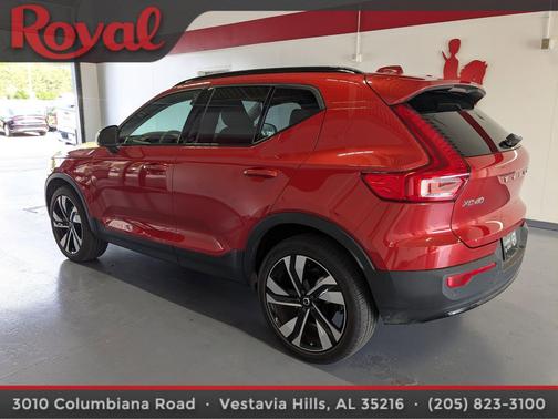 2024 Volvo XC40 B5 Plus Dark Theme