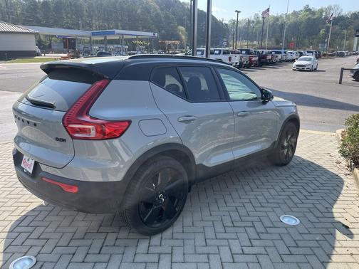 Vapour Grey 2026 Volvo XC40 B5 Ultra Black Edition
