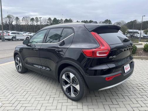2025 Volvo XC40 B5 Core Bright Theme