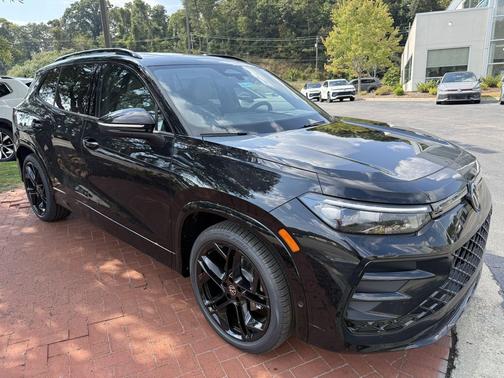 2025 Volkswagen Tiguan 2.0T SE R-Line Black