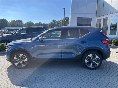 2025 Volvo XC40 Plus Bright Theme