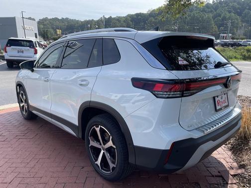 2025 Volkswagen Tiguan 2.0T SE