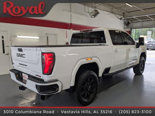 Summit White 2025 GMC Sierra 2500 AT4
