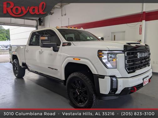 Summit White 2025 GMC Sierra 2500 AT4